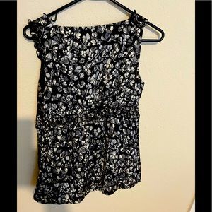 EUC Ann Taylor Loft Petites Top, from a clean and smoke-free home.